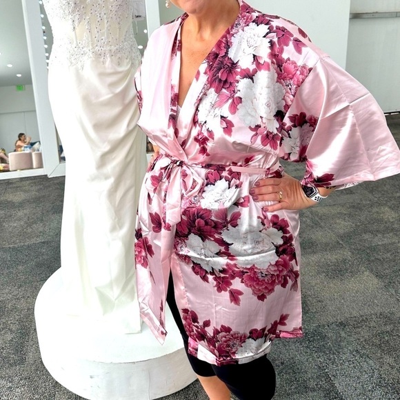 Women’s Floral Satin Kimono Robe - Pink and White - OS - NWT - Picture 2 of 2